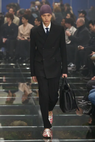 Look 15